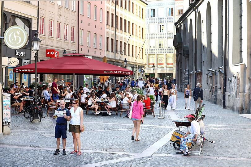 Ganz schön was los am Alten Peter: Am Petersbergl wuselt’s – auch die Touristen haben ihn längst für sich entdeckt.