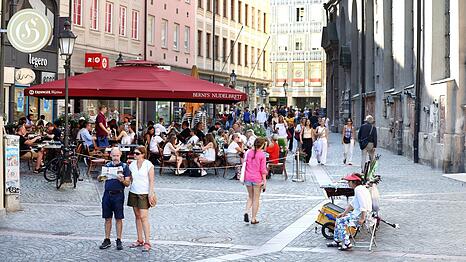 Ganz schön was los am Alten Peter: Am Petersbergl wuselt’s – auch die Touristen haben ihn längst für sich entdeckt.
