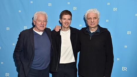 Miroslav Nemec (l.) alias Ivo Batic und Udo Wachtveitl (r.) alias Franz Leitmayr bei der Premiere zu ihrer letzten "Tatort"-Doppelfolge "Unverg&auml;nglich" in M&uuml;nchen. Gemeinsam mit Carlo Ljubek soll jetzt Ferdinand Hofer (M.) am Sonntag zur Primetime die Geschicke der M&uuml;nchner Mordkommission &uuml;bernehmen.