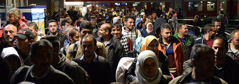 Flüchtlinge kommen am Hauptbahnhof in München an.