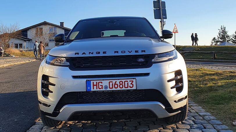 Mit rein elektrischem Antrieb schafft der Evoque P300e laut Norm bis zu 61 Kilometer.