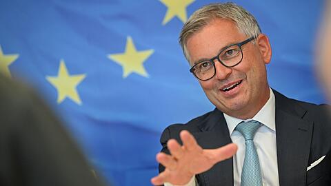 Magnus Brunner, EU-Kommissar für Inneres und Migration, im Gespräch mit Journalistinnen und Journalisten der dpa und anderen Mitgliedern des European Newsroom (enr). Magnus Brunner, EU-Kommissar für Inneres und Migration, im Gespräch mit Journalistinnen und Journalisten der dpa und anderen Mitgliedern des European Newsroom (enr).