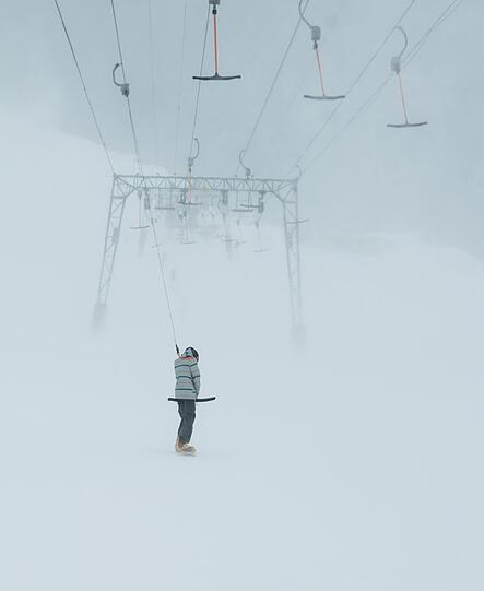 Endlich hat das Warten ein Ende: Die Ski-Saison in Bayern hat begonnen. Schon am ersten Wochenende tummelten sich rund 1.000 Wintersport-Fans allein auf der Zugspitze. Die Bilder.