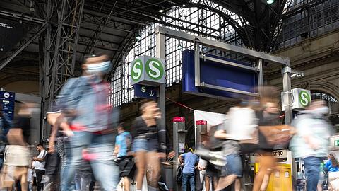 Die Ampel plant einen Nachfolger für das 9-Euro-Ticket, der zwischen 49 und 69 Euro kosten soll.