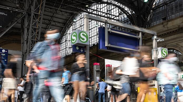 Die Ampel plant einen Nachfolger für das 9-Euro-Ticket, der zwischen 49 und 69 Euro kosten soll.