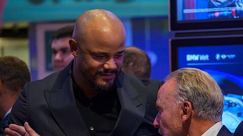 Trainer Kompany und Karl-Heinz Rummenigge. Trainer Kompany und Karl-Heinz Rummenigge.