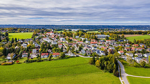 Auch bei den Mieten mittlerweile ganz oben mit dabei: Die Gemeinden rund um den Starnberger See, wie hier beispielsweise Aufkirchen. (Symbolbild)