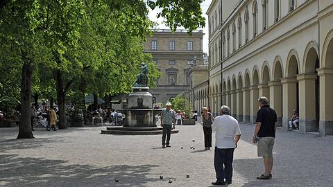 Fast wie in der Provence: Boule-Spieler im Hofgarten. Seit 1983 findet hier das Hofgartenturnier statt.