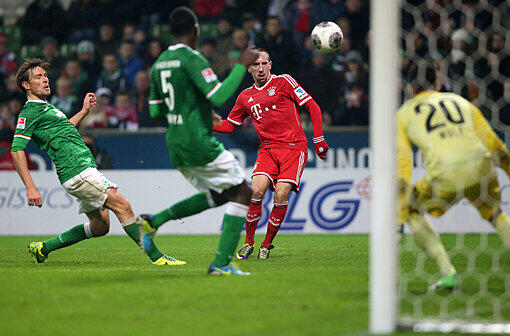 Und Schuss! Franck Ribéry zieht gegen Werder Bremen ab aufs Tor.