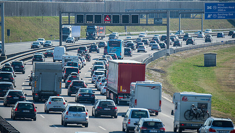 Die A9 bei Eching Richtung München. Hier passierte am samstag der tragische Unfall. (Archivbild) Die A9 bei Eching Richtung München. Hier passierte am samstag der tragische Unfall. (Archivbild)
