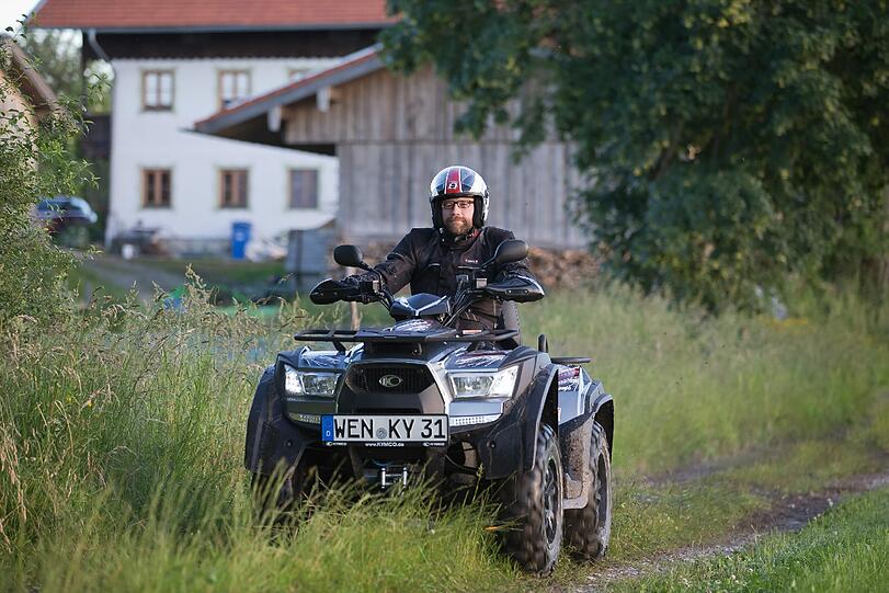 Das Kymco MXU 700 fühlt sich auf so ziemlich jedem Untergrund wohl &ndash; und bietet auf Kies und Schotter erstaunlichen Fahrkomfort.