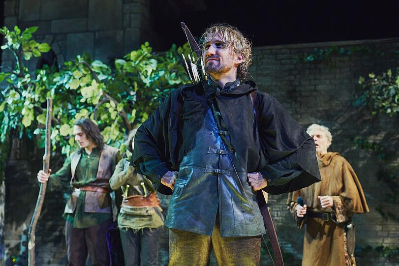 Szenen aus "Robin Hood" mit Thomas Lettow im Residenztheater.