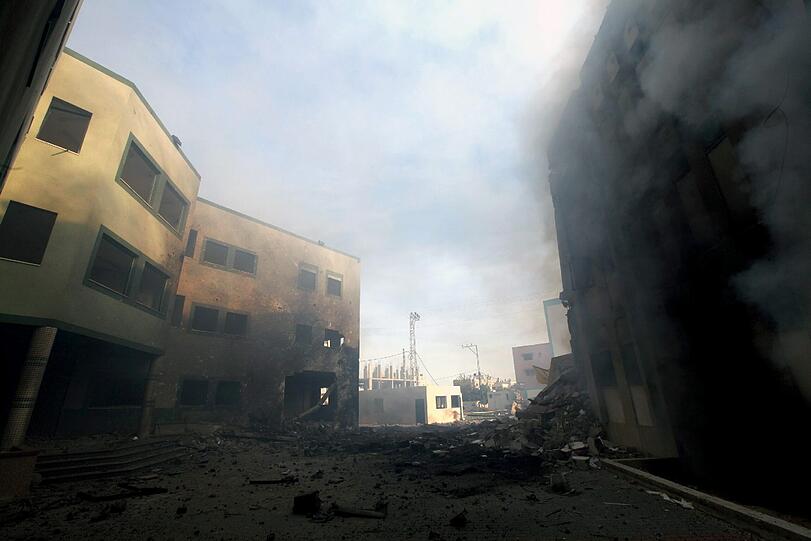 Nichts als Schutt und Asche. An dieser Stelle stand bis heute Morgen ein Gebäude des Innenministeriums der Hamas im Gaza-Streifen.