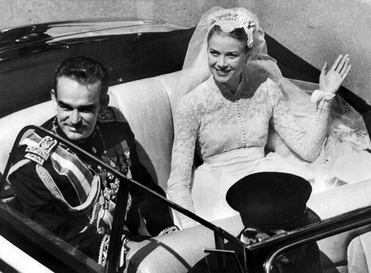 Seine Ehefrau starb im Jahr 1982 bei einem tragischen Autounfall. Das Bild zeigt das Paar nach ihrer Traumhochzeit im April 1956.