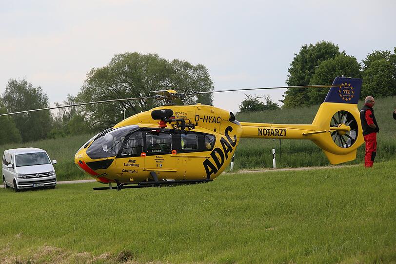 Zwei Schwerverletzte bei einem Verkehrsunfall im Landkreis Erding.