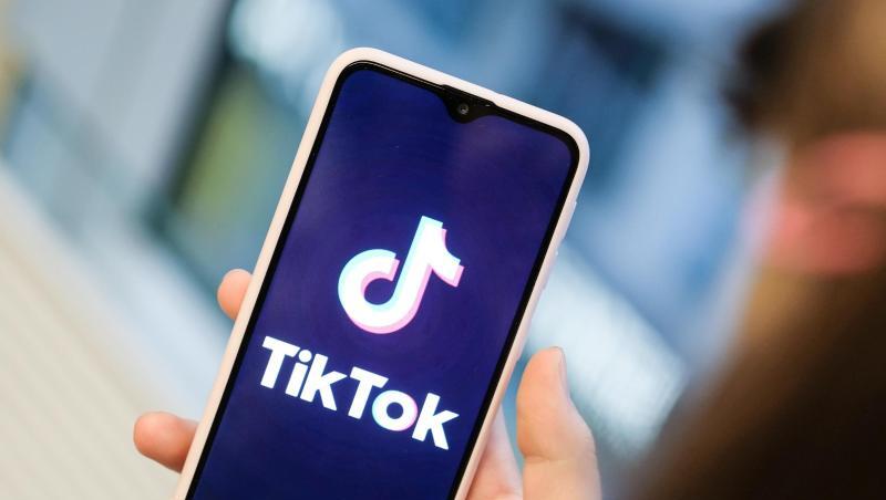 TikTok mit seinen kurzen Videos ist vor allem bei jüngeren Nutzern populär. TikTok mit seinen kurzen Videos ist vor allem bei jüngeren Nutzern populär.