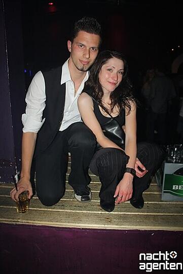 Und dank dem Feiertag konnte man im Crown's Club am Sonntag auch noch die "La Familia Special"-Party genießen. Mehr Bilder von der Veranstaltung gibt's unter www.nachtagenten.de.