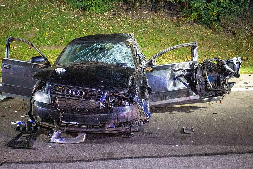 Bei einem schweren Unfall auf der A9 kam ein 22-Jähriger ums Leben.