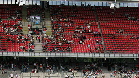 Sieht so der Zweitliga-Alltag im Club-Stadion aus? Noch halten sich die Anhänger mit dem Kauf einer Dauerkarten zurück.