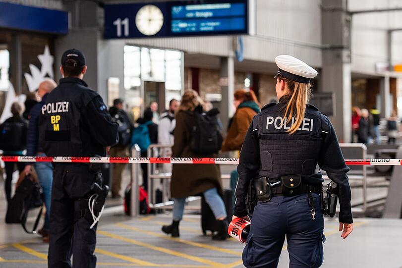 Rund 50 Einsatzkräfte von Bundespolizei und Deutsche Bahn Sicherheit waren im Einsatz.