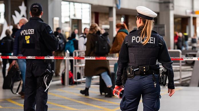 Rund 50 Einsatzkräfte von Bundespolizei und Deutsche Bahn Sicherheit waren im Einsatz.