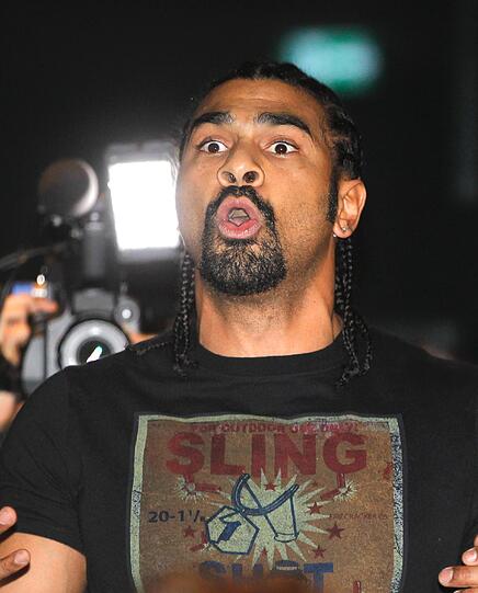 Der britische Profiboxer Dereck Chisora hat bei der Pressekonferenz nach seiner Niederlage gegen Witali Klitschko für einen weiteren Eklat gesorgt.