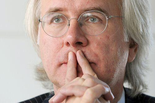 Auch als Margot Käßmann nach ihrer Sufffahrt  als EKD-Vorsitzende zurücktrat, hatte Harald Schmidt einen passenden Spruch parat: "Unsere Ex-Bischöfin ist zurückgetreten. Und wann? Noch ehe der Zapfhahn zum dritten Mal krähte."