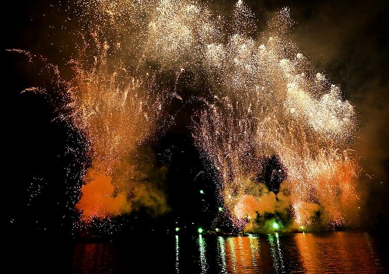 Beim "Sommernachtstraum" im Olympiapark bekamen die Münchner ein Feuerwerk der Superlative geboten. Die Bilder der Pyro-Show.