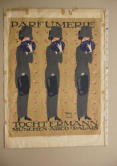 1908: Ludwig Hohlwein gestaltet dieses Plakat für die Parfümerie Tochtermann im Arco-Palais.
