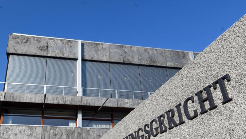 Die AfD Sachsen ist mit einer Verfassungsbeschwerde in Karlsruhe gescheitert. Die AfD Sachsen ist mit einer Verfassungsbeschwerde in Karlsruhe gescheitert.