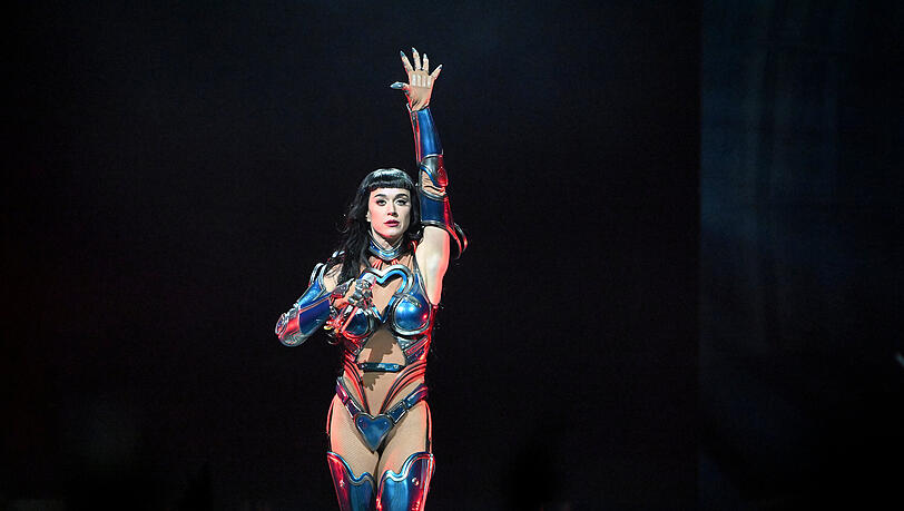 Roboterfrau im Auftrag der Liebe: Katy Perry in der Olympiahalle in München. Roboterfrau im Auftrag der Liebe: Katy Perry in der Olympiahalle in München.