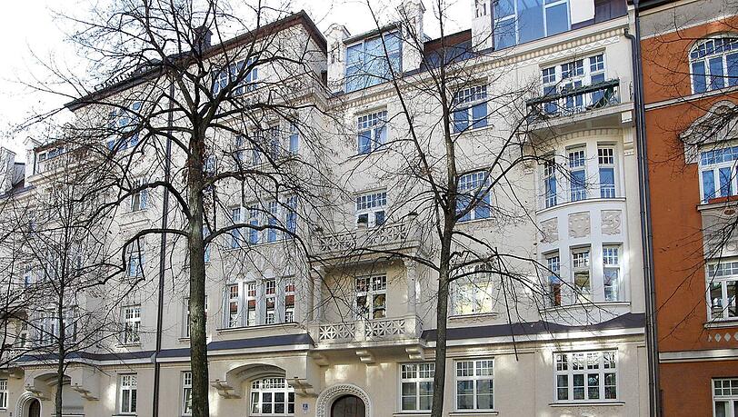 In seinem Wohnhaus in der Elisabethstraße 5 wurde Walter Sedlmayr am 14.07.1990 ermordet.