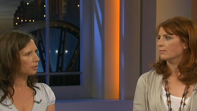 Monica Lierhaus (re.) und ihre Schwester Eva-Maria in der Talkshow "Beckmann" Monica Lierhaus (re.) und ihre Schwester Eva-Maria in der Talkshow "Beckmann"