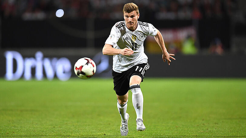TIMO WERNER - NOTE 4: Keine schöne Begrüßung zum zweiten Länderspiel: Der Stürmer von RB Leipzig wurde nach 56 Minuten eingewechselt und von Teilen des Publikums mit Pfiffen und Buhrufen bedacht. Werner fügte sich gut ein, konnte bei einigen Aktionen seine enorme Schnelligkeit einbringen. Blieb aber ohne Treffer.