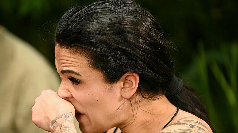 Was genau hat Elena Miras in der Hinterhand?