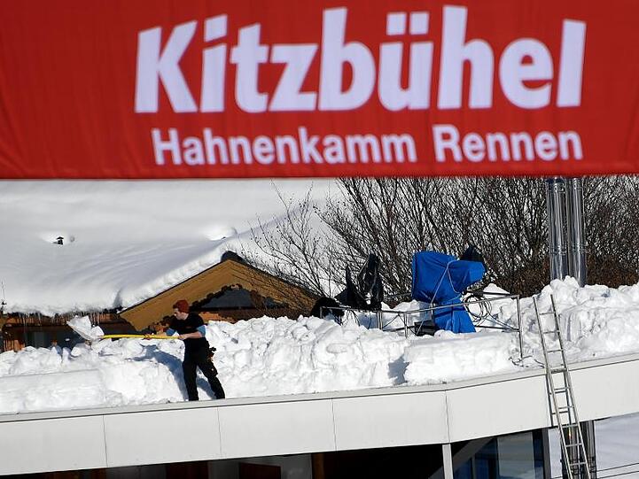 Einen Tag früher als erwartet jagen am Freitag die Skirennfahrer über die legendäre Streif in Kitzbühel.