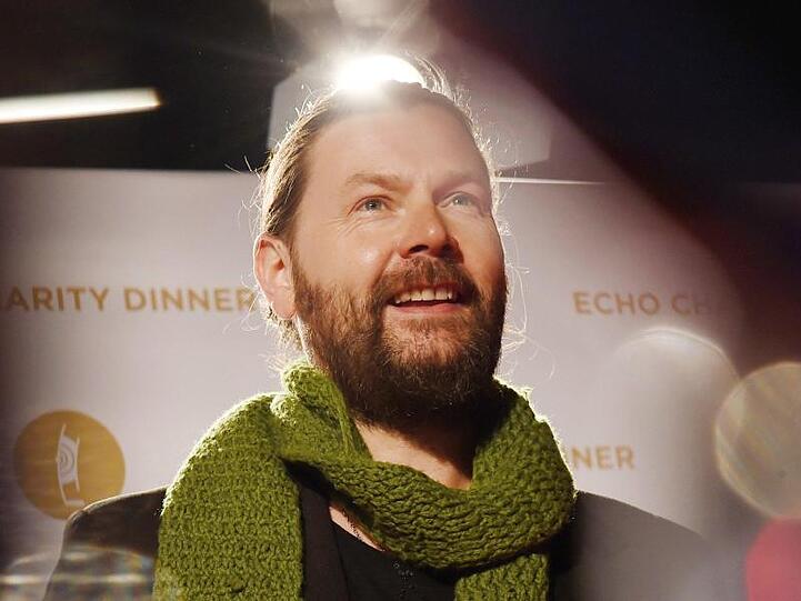 Der irische Sänger Rea Garvey erhält eine Radio Regenbogen Award.