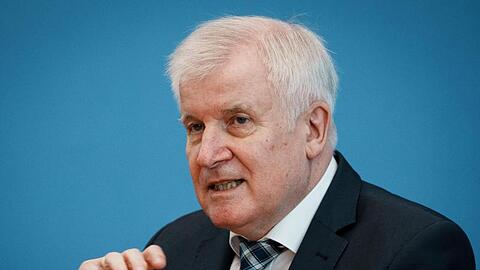 "Ich will die Menschen nicht in Angst und Schrecken versetzen, aber wir dürfen die Gefahren auch nicht verharmlosen": Horst Seehofer.