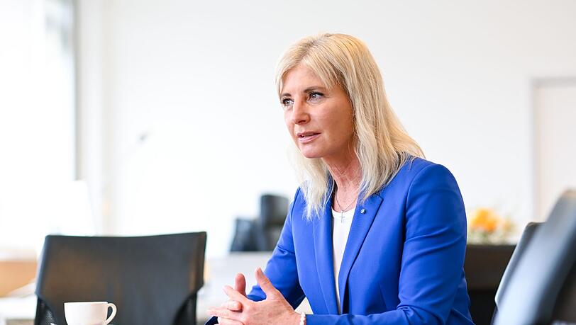 Ulrike Scharf (CSU), bayerische Staatsministerin für Arbeit, Soziales und Familie. (Archivbild) Ulrike Scharf (CSU), bayerische Staatsministerin für Arbeit, Soziales und Familie. (Archivbild)