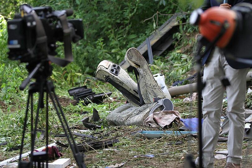 Auf dem Rückweg von einem Ausflug stürzt im Süden Italiens ein Reisebus von einer Autobahnbrücke rund 30 Meter in die Tiefe. 36 Menschen sterben, 11 weitere werden schwer verletzt.