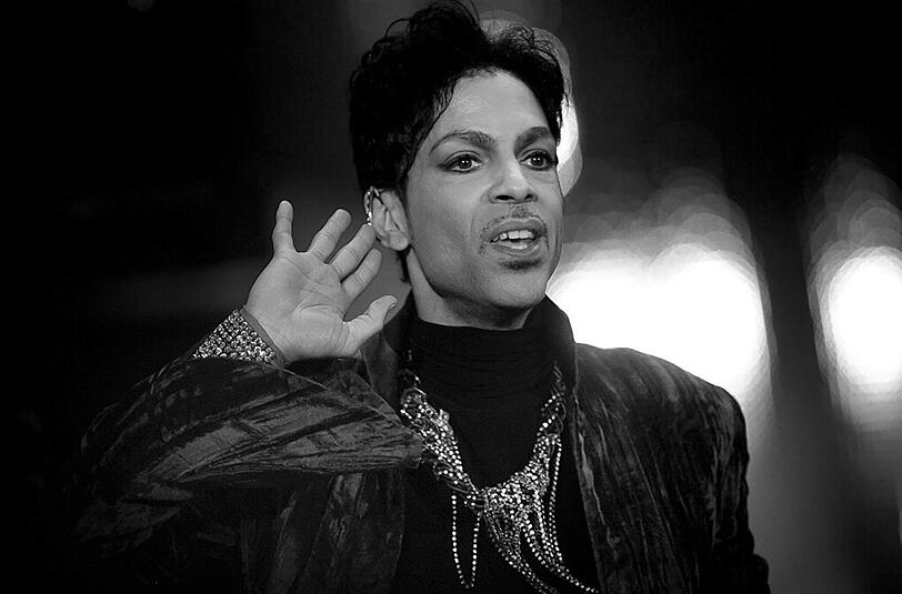 Mit gerade einmal 57 Jahren wurde der Ausnahme-Musiker Prince am 21. April auf seinem Anwesen tot aufgefunden. Todesursache war eine Überdosis Schmerzmittel.
