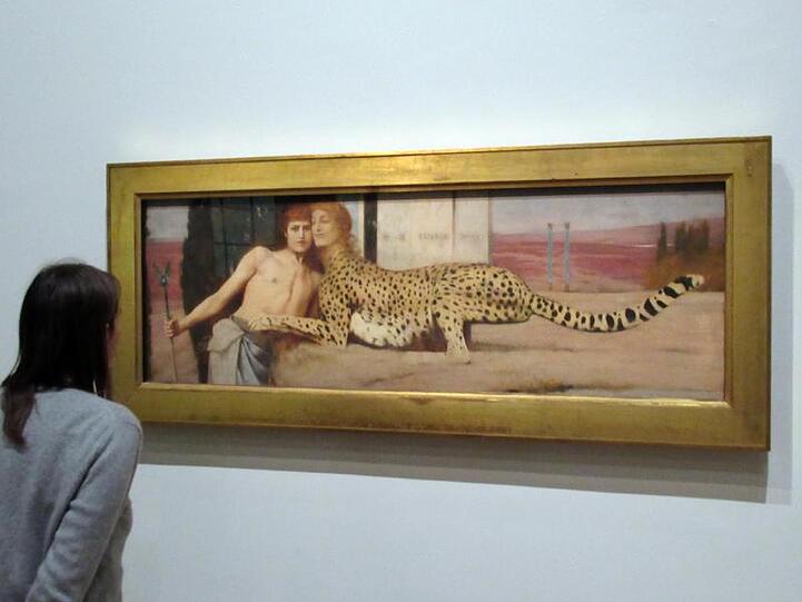 Das Gemälde "Der Kuss" oder "Die Zärtlichkeiten" von Fernand Khnopff im Petit Palais.