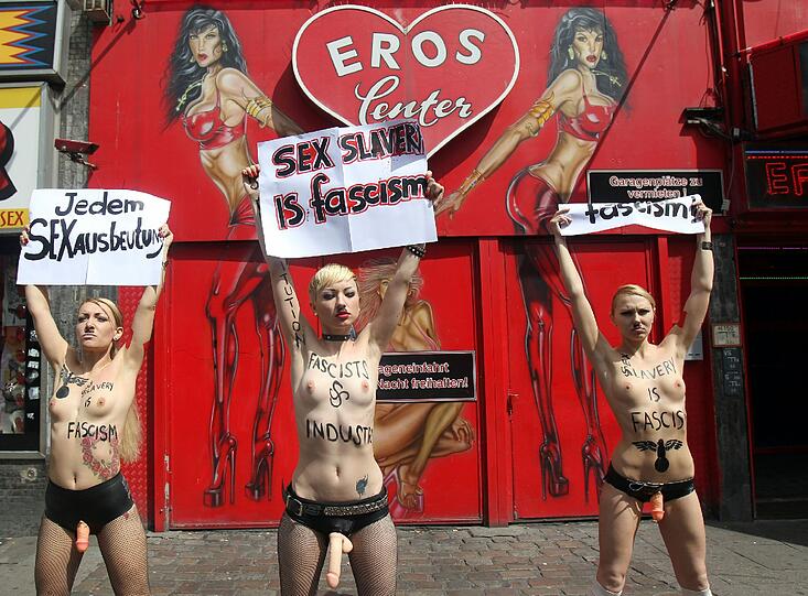 Aufmerksamkeit um jeden Preis: Pure Nacktheit scheint bei Femen nicht mehr auszureichen.