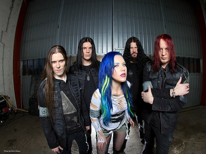 Alissa White-Gluz und ihre Bandkollegen von Arch Enemy