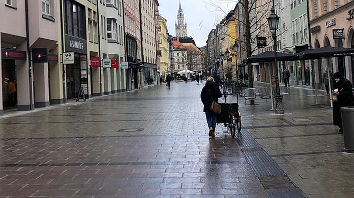 Die Sendlinger Straße am Donnerstag: So gut wie ausgestorben.