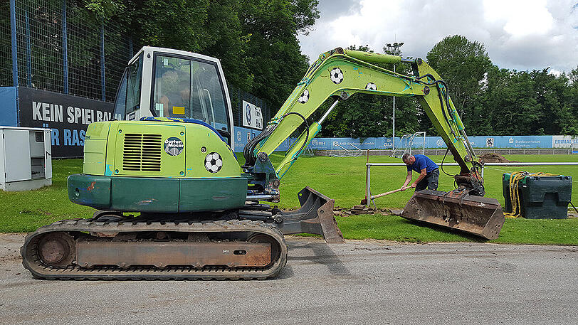 Der erste Bagger ist angerollt - so sehen die Umbauarbeiten beim TSV 1860 an der Grünwalder Straße aus.