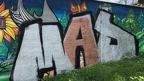 Das Graffiti wurde mit dem Tag "MAD" übersprüht.