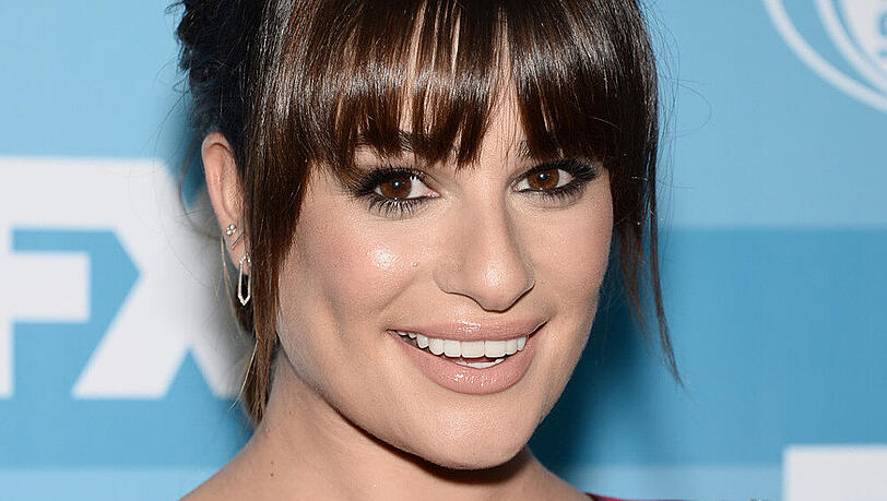 Lea Michelle trägt einen extra-langen Pony, die restlichen Haare hat die Schauspielerin für ein Event in New York zurückgebunden Lea Michelle trägt einen extra-langen Pony, die restlichen Haare hat die Schauspielerin für ein Event in New York zurückgebunden