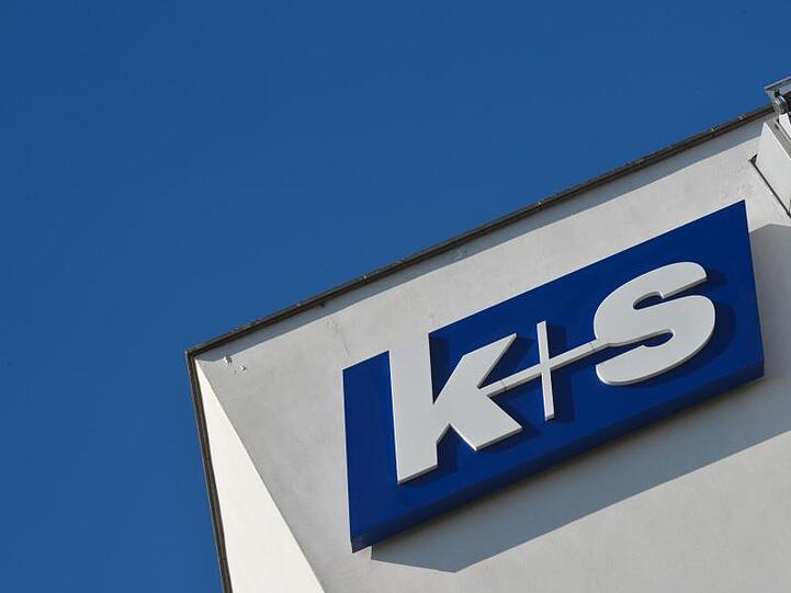 Der Dünger- und Salzproduzent K+S will mit dem Verkauf des nordamerikanischen Salzgeschäfts den Schuldenabbau vorantreiben.