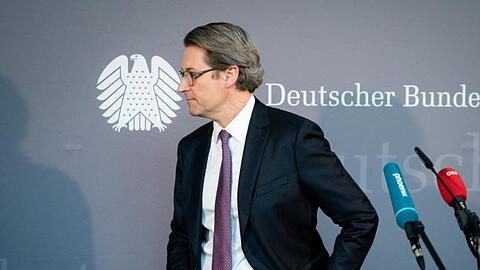 Der Minister gibt an, nach "bestem Wissen und Gewissen" gehandelt zu haben.